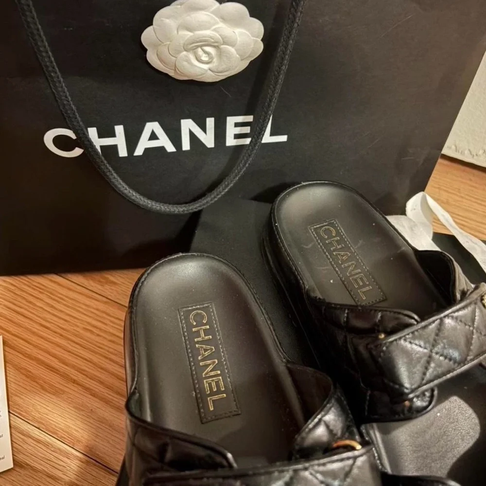 CHANEL Black Quilted Sandals with Gold Details - Picture 4 of 7